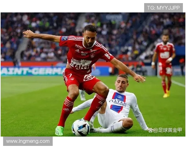 里尔新任主帅力求重塑球队风格，锋线进攻与防守平衡值得关注