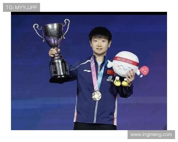 孙颖莎的行李箱里塞了三块奥运金牌，还有一堆没拆封的奢侈品小样